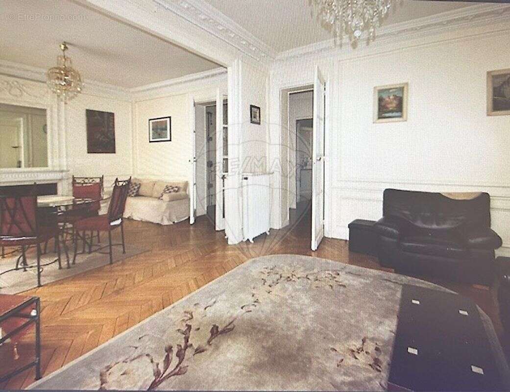 Appartement à PARIS-16E