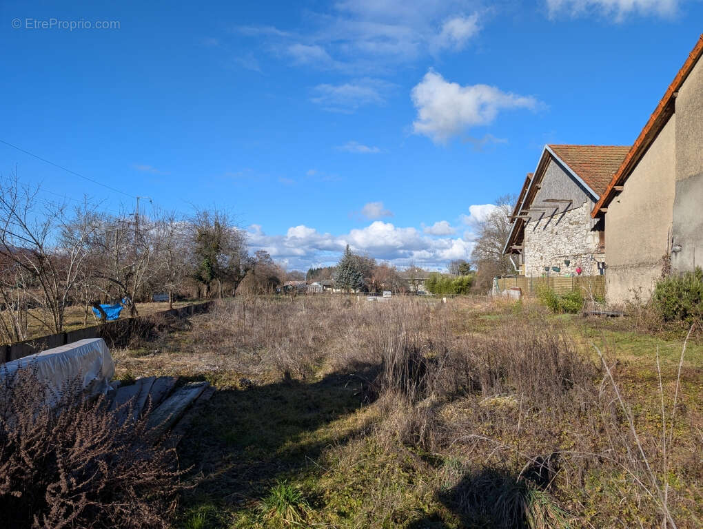 Terrain à PERS-JUSSY