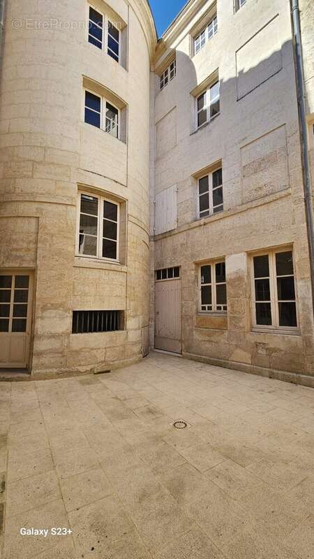 Maison 327 m² à Niort  - photo 9