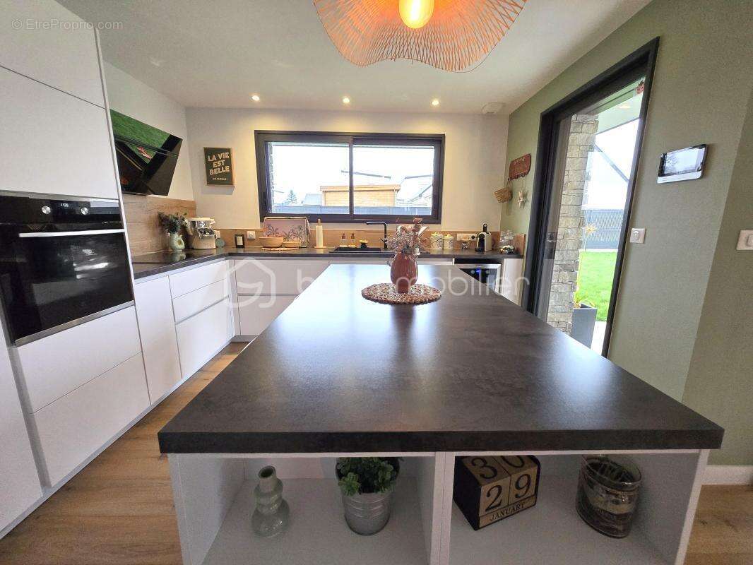 Maison contemporaine 2021 – Belles prestations, vie de plain-pied et cadre calme – 152 m² - photo 12