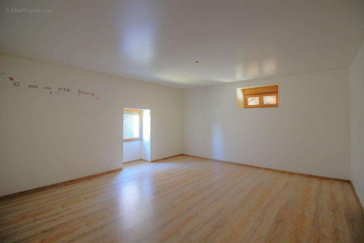 Maison à FONTAINE-FRANCAISE