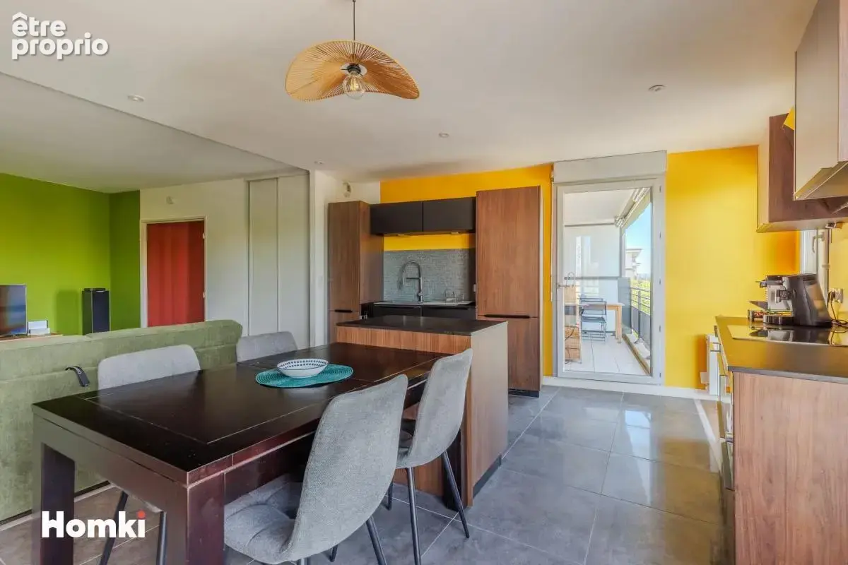 Appartement T3 de 73 m² - LYON 8 - PLACE GÉNÉRAL ANDRÉ - photo 2