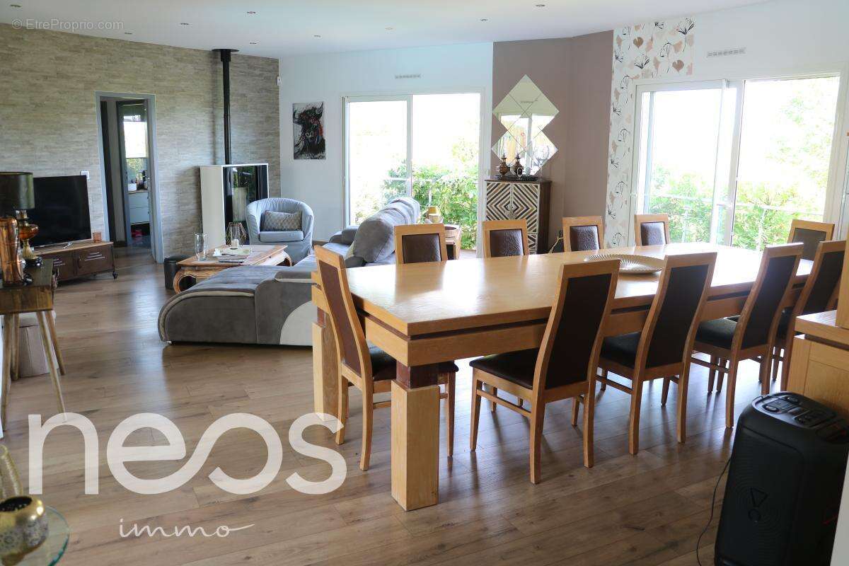 Maison 137 m² à Genissac  - photo 6