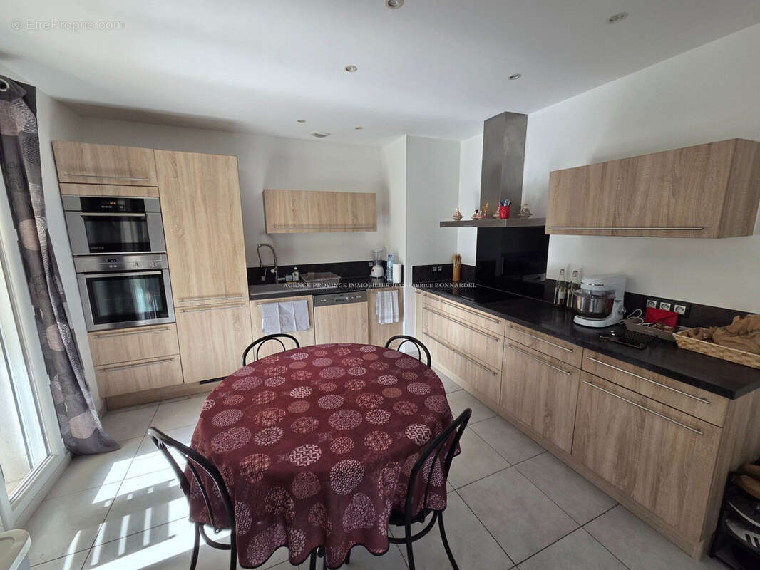 Maison 195 m² à Saint-Paul-Trois-Chateaux  - photo 3