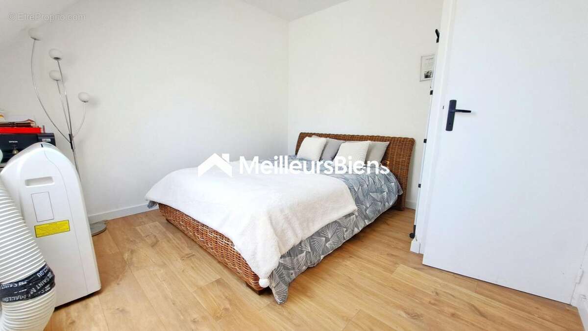 Maison à MONTJAVOULT