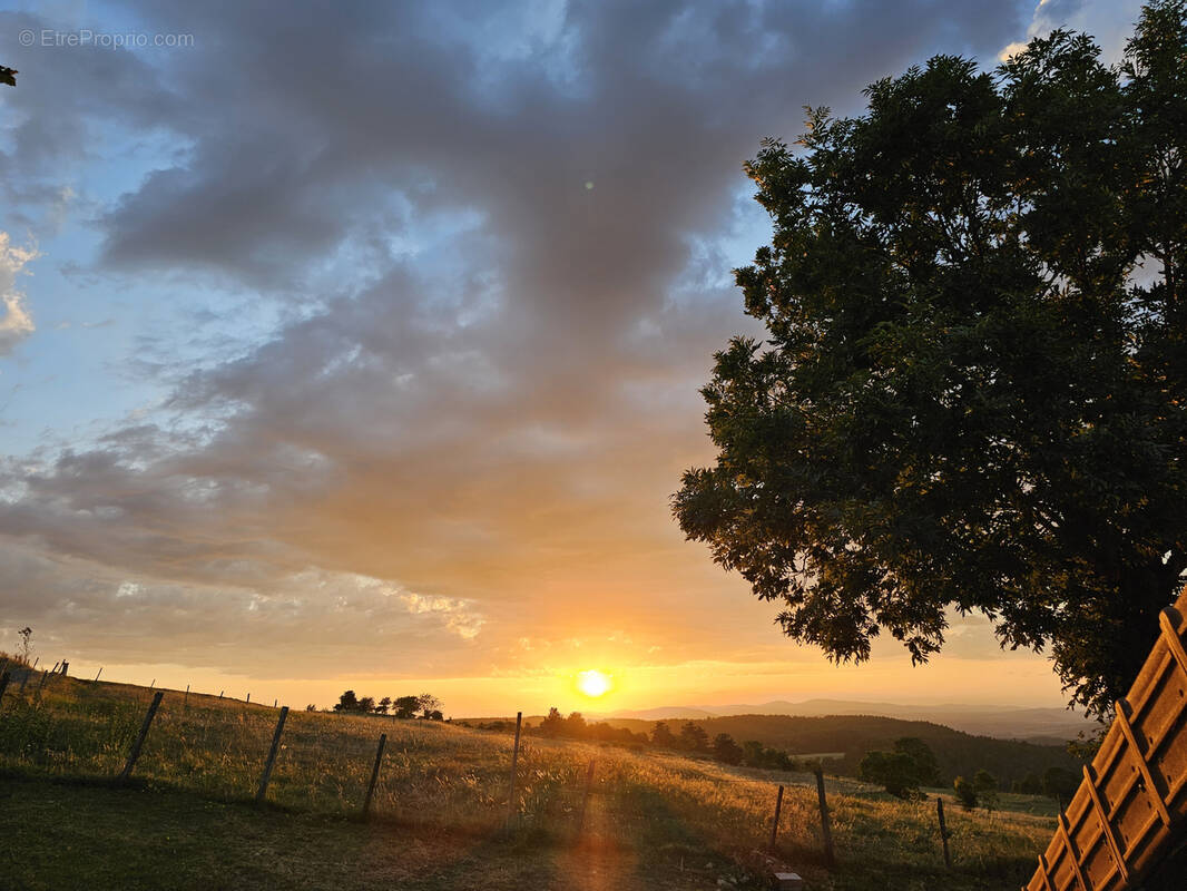 Maison à LE LAC-D&#039;ISSARLES