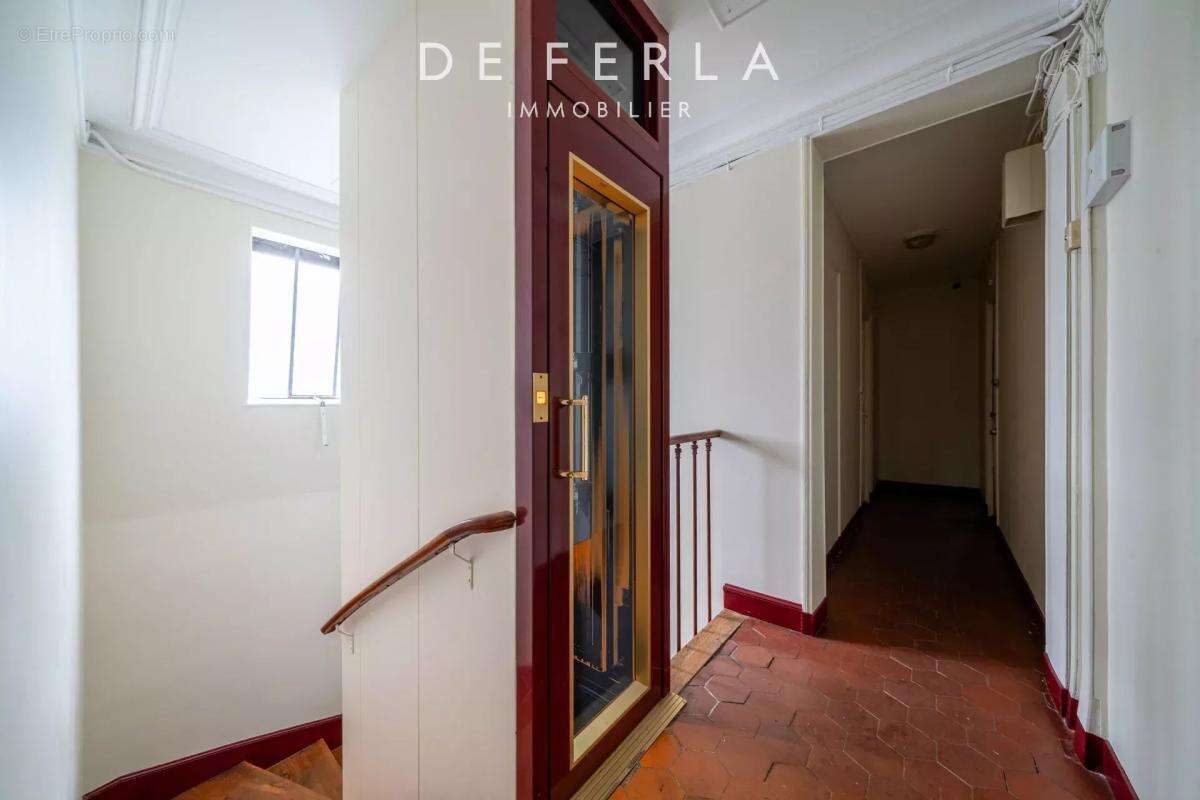 Appartement à PARIS-14E