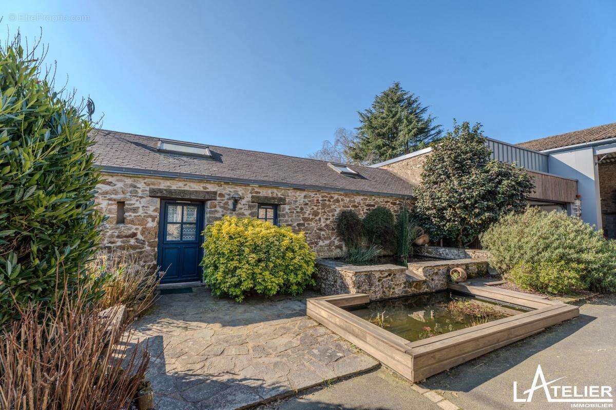 Maison à SAINT-ETIENNE-DE-MONTLUC