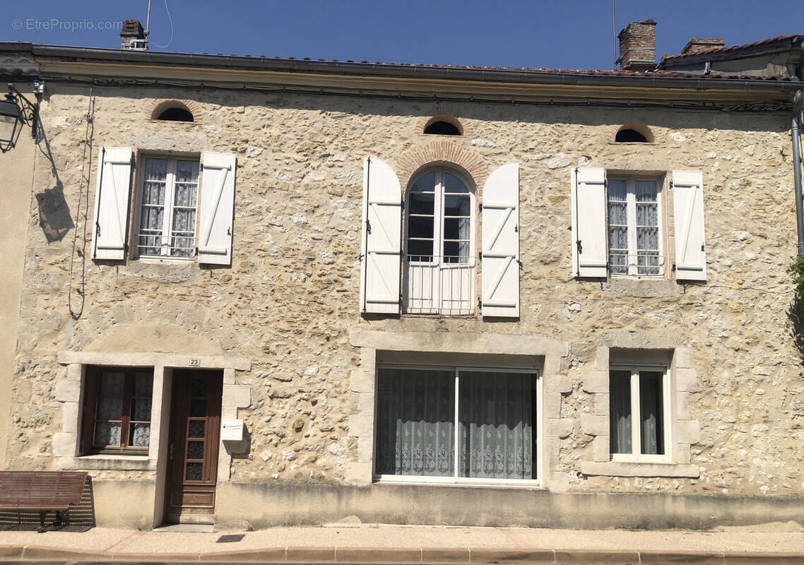 Maison à CASTELNAU-D'AUZAN