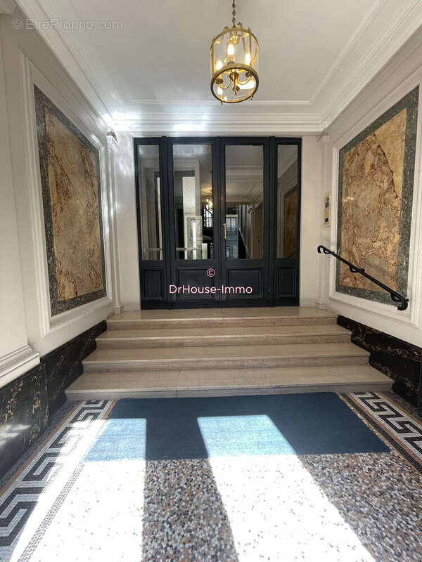 Appartement à PARIS-8E