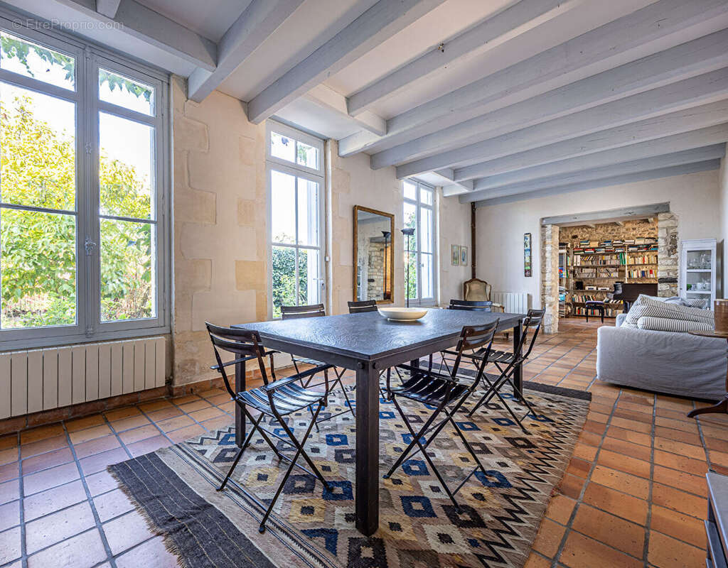 Maison à MORNAC-SUR-SEUDRE