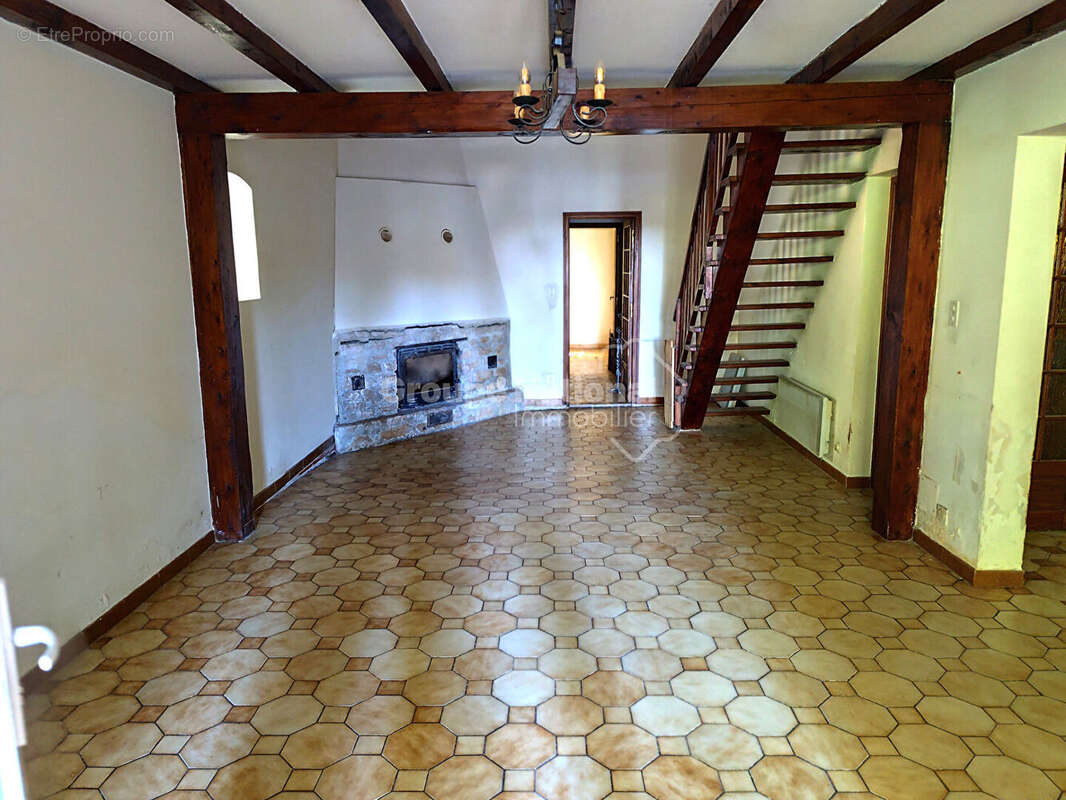 Maison à CAMARET-SUR-AIGUES