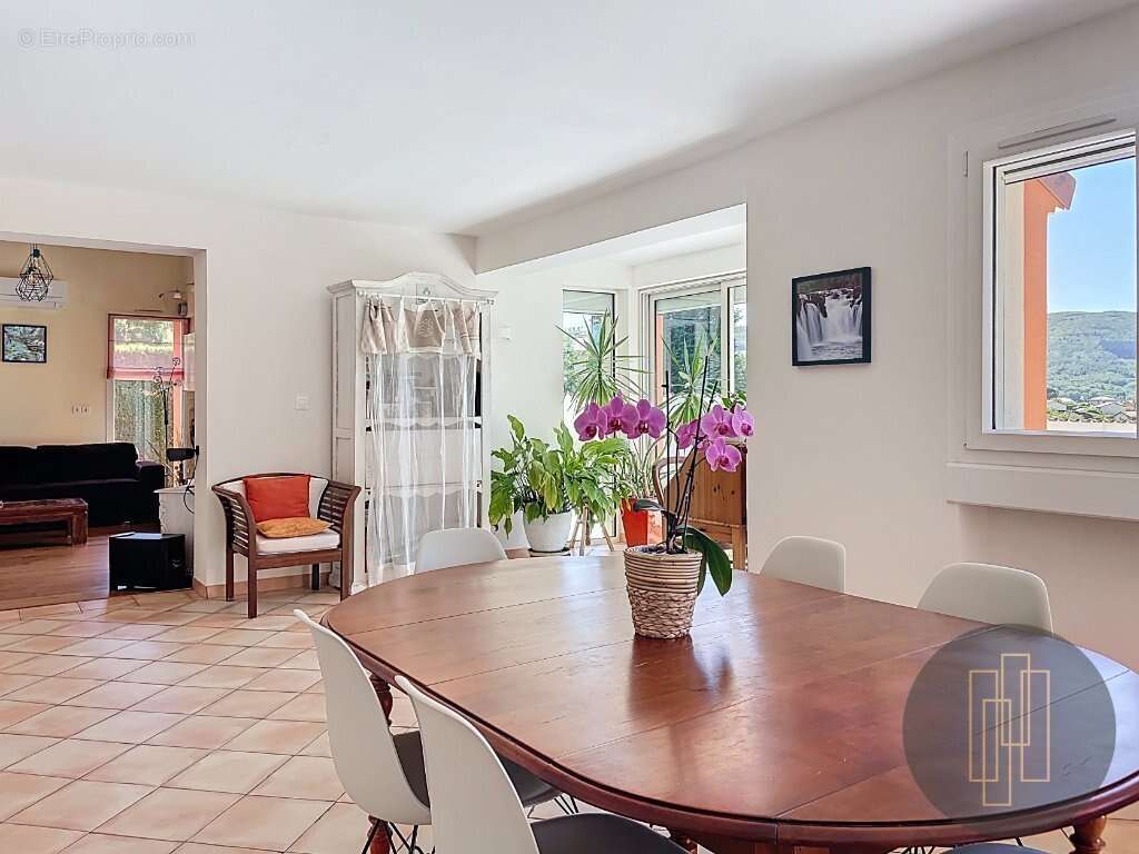 Maison à SOURCIEUX-LES-MINES