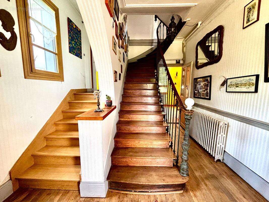 Chateau  (6 chambres) - 190 m2 - photo 8