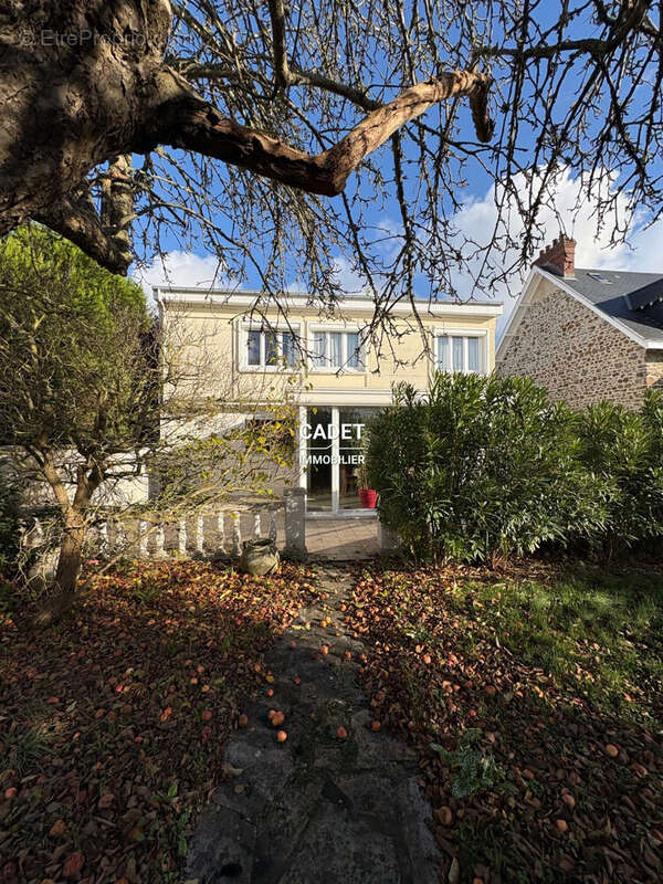 Maison à DONVILLE-LES-BAINS