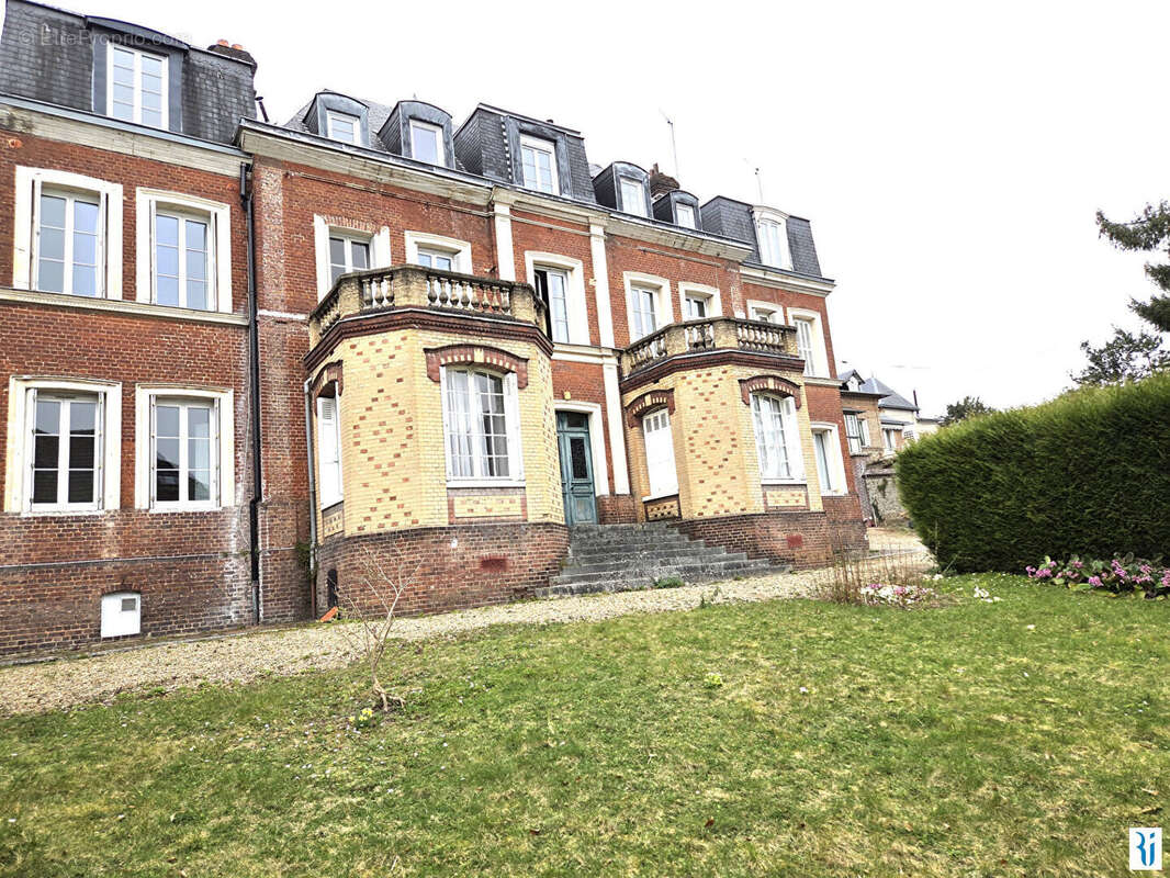 Appartement à MONT-SAINT-AIGNAN