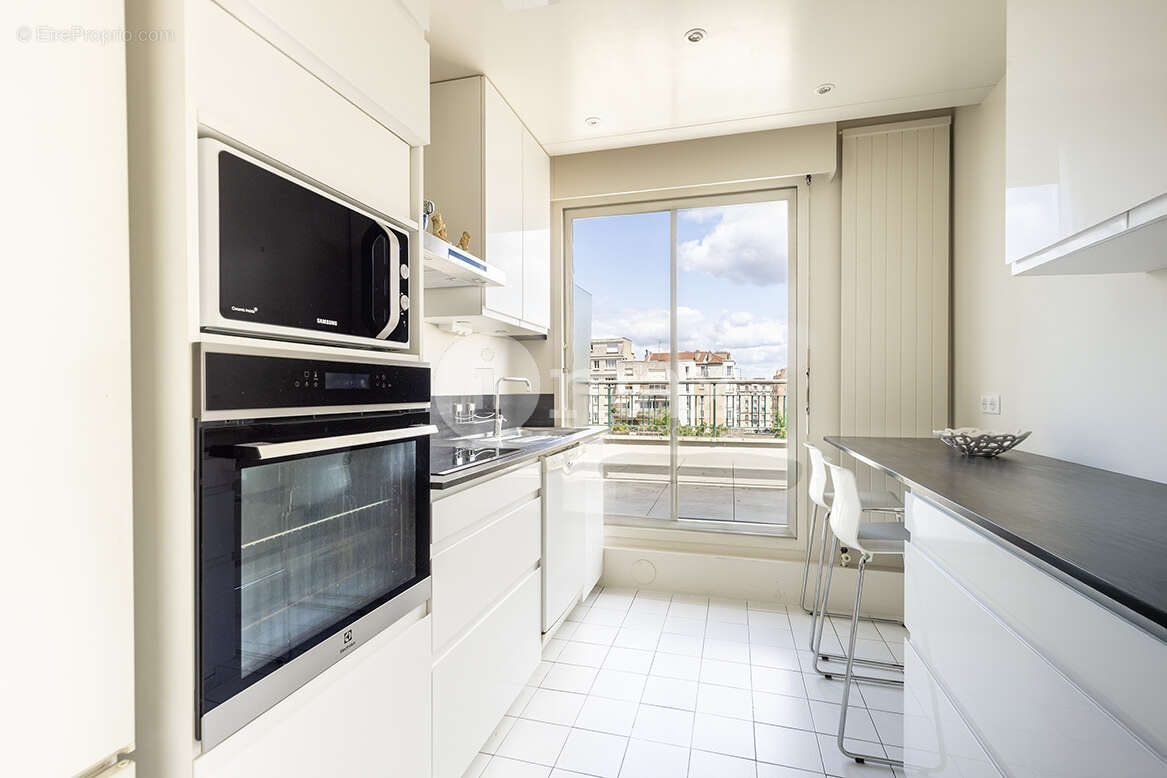 Appartement à COURBEVOIE