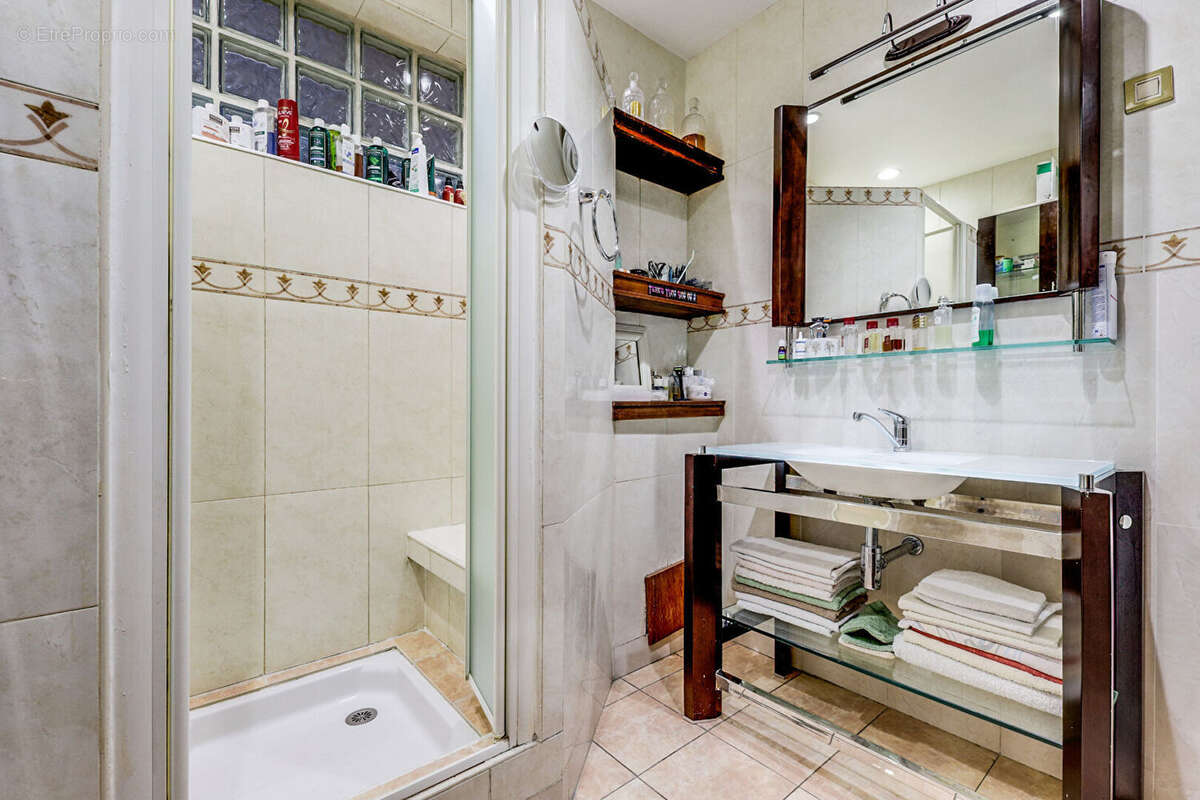 Appartement à CHARENTON-LE-PONT