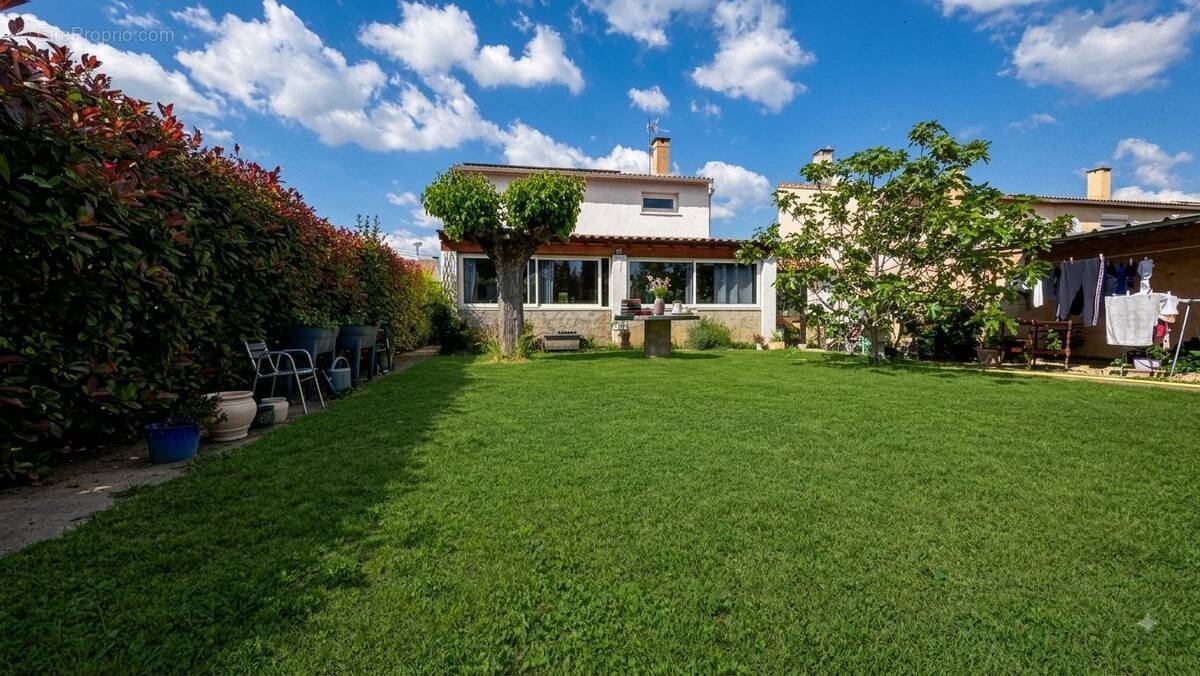 Maison à LE PONTET