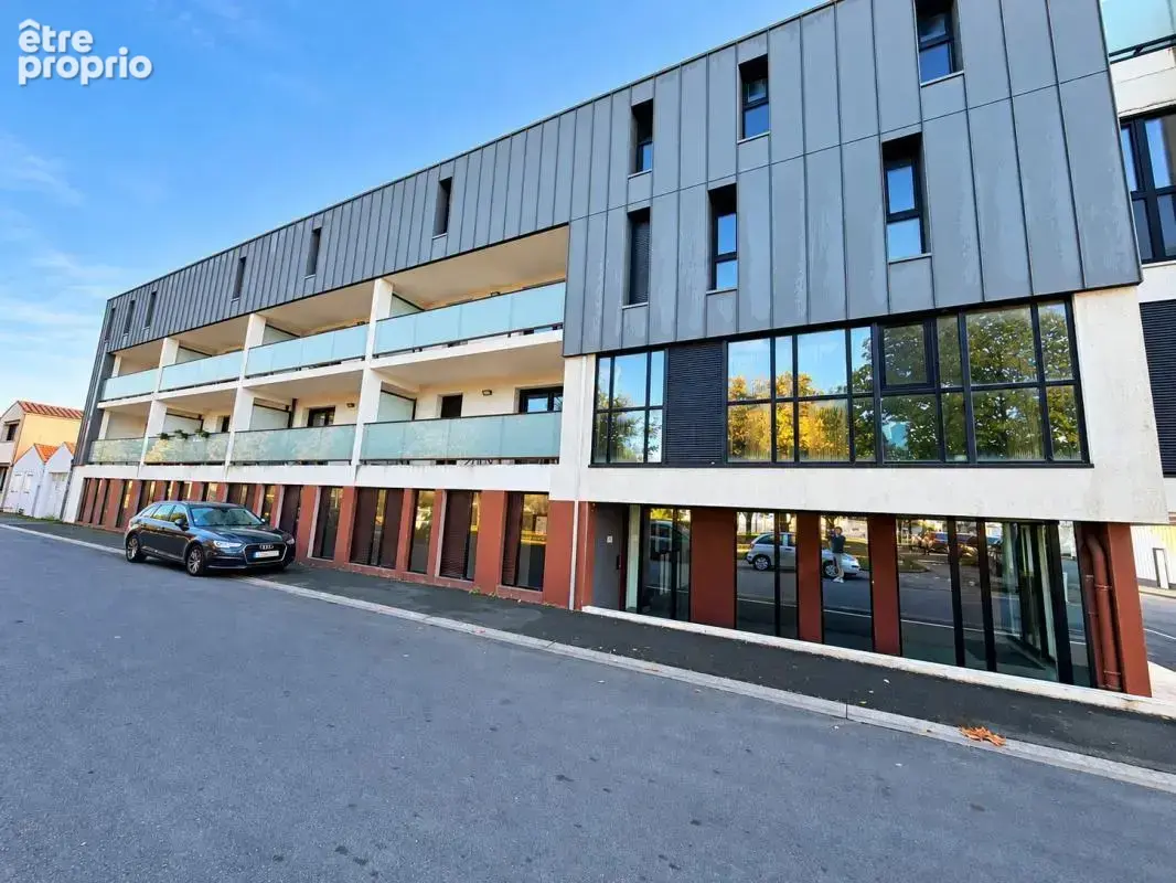 LA ROCHELLE – Appartement T2 avec grand balcon, parking sécurisé et cellier - photo 10