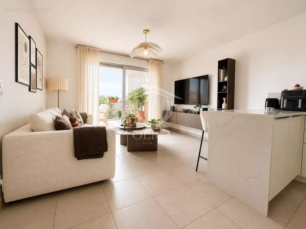 ANTIBES – Rare à la vente ! Superbe 2 pièces récent avec terrasse, garage et dépendances - photo 3