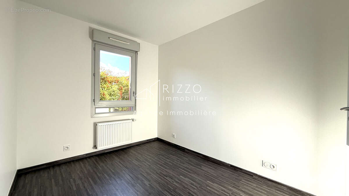 Appartement état neuf avec cuisine équipée et jardin terrasse - photo 7
