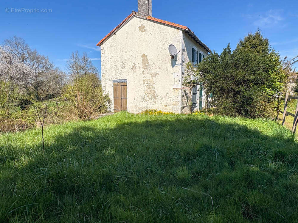 Maison à CHEF-BOUTONNE