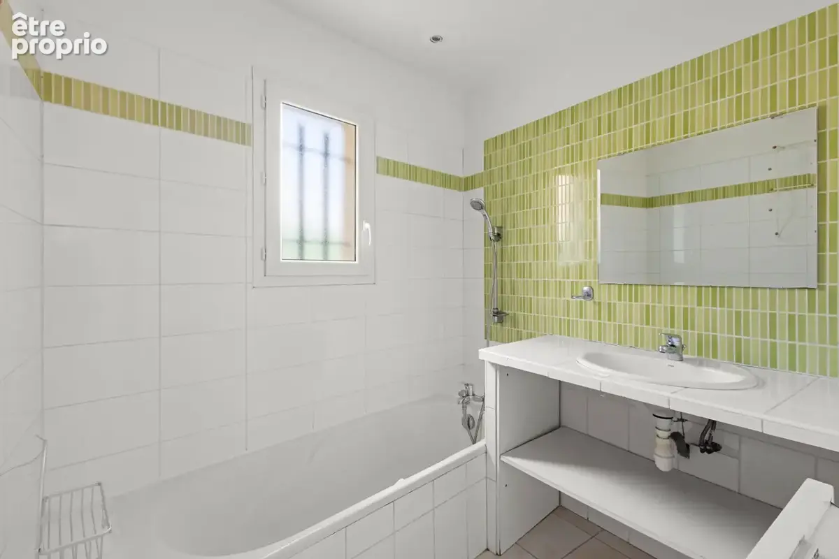 Maison de plain-pied, belle hauteur sous plafond, Environnement verdoyant. - photo 8
