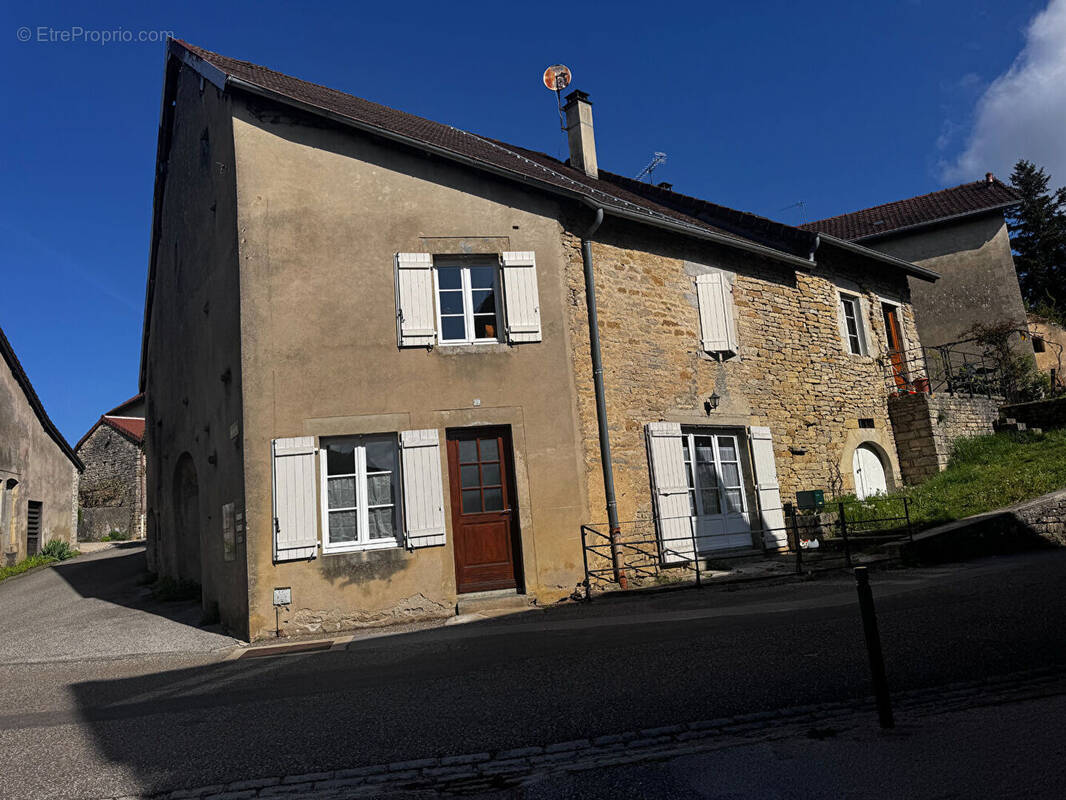 Maison à CHATEAU-CHALON