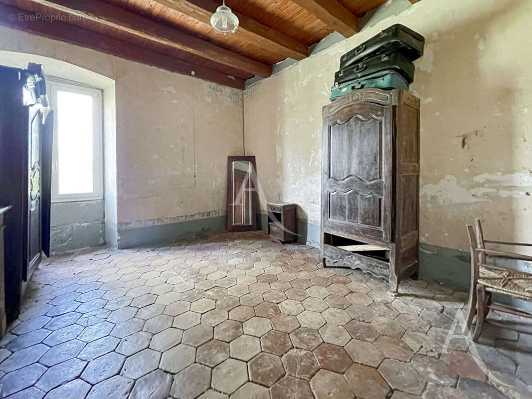 Maison à SAINT-BEAUZEIL