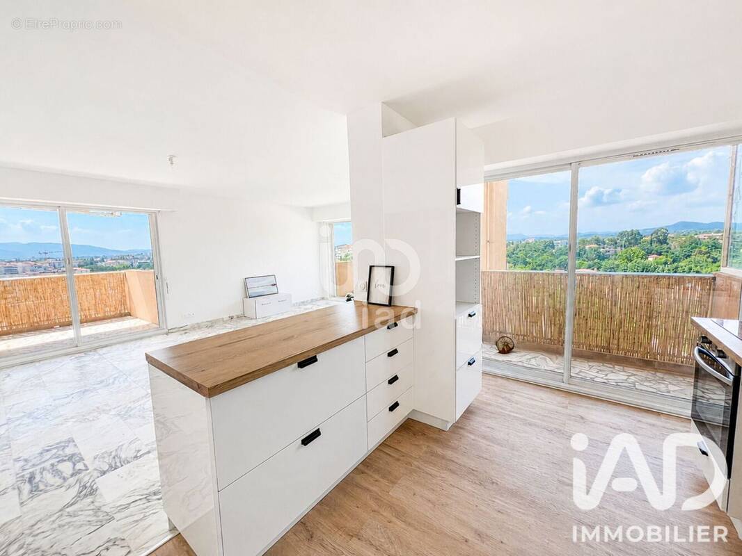 Photo 1 - Appartement à SAINT-RAPHAEL