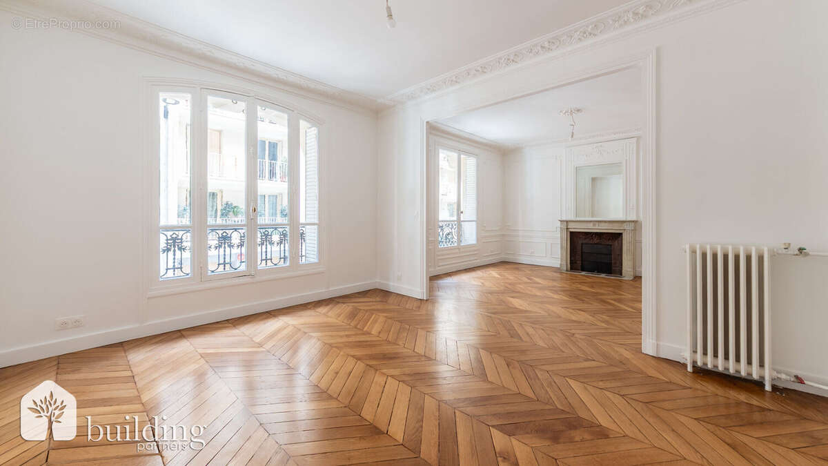 Appartement à PARIS-16E