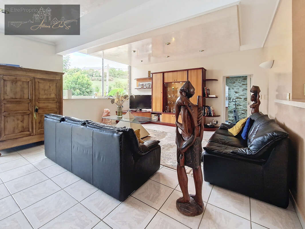 À Vendre - Maison en Pierres avec Cachet et Matériaux de Qualité - photo 4