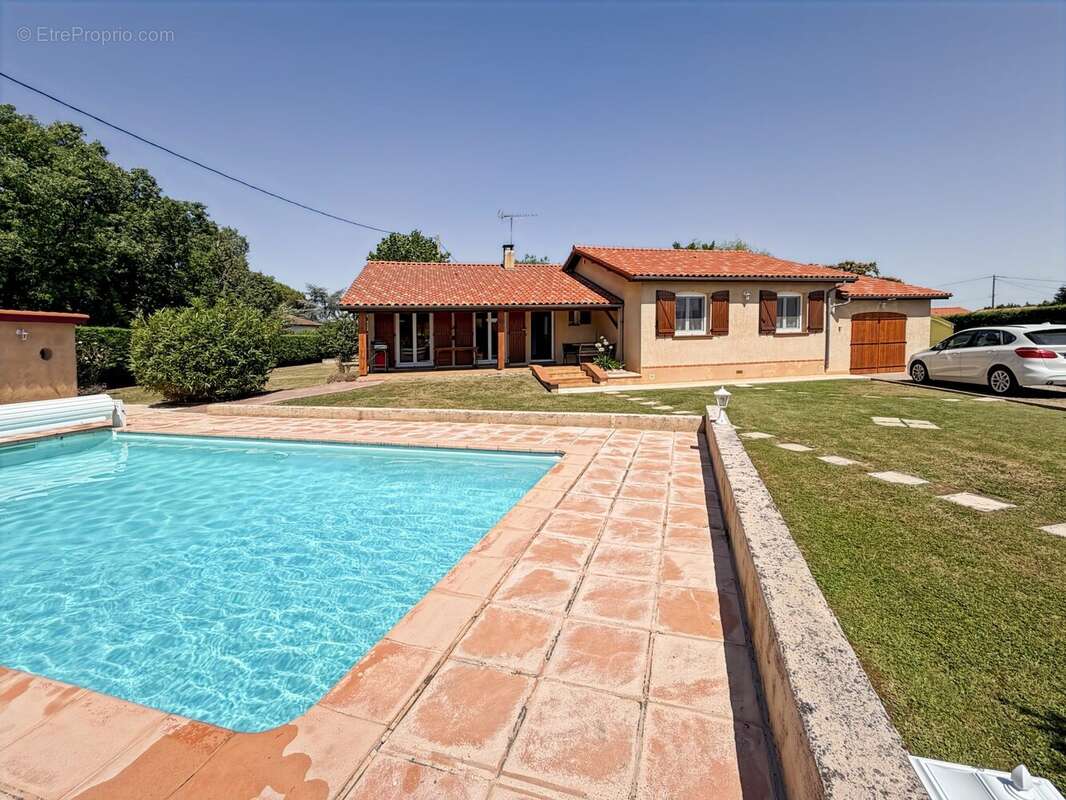 Maison 134 m² à Saint-Lys  - photo 2