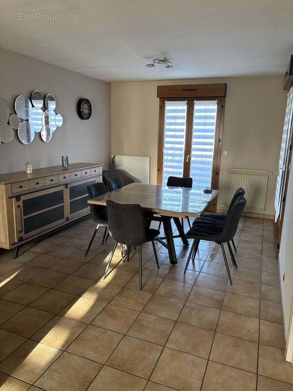 Maison à AMBRIERES-LES-VALLEES