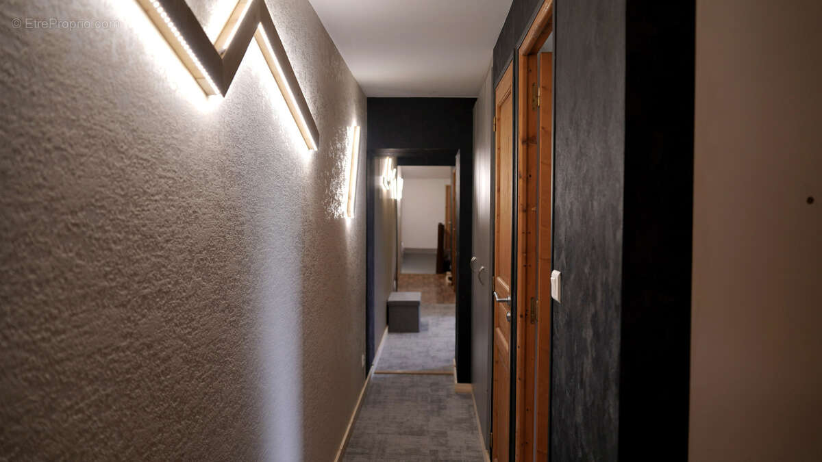 Splendide Ferme Rénovée   194 m2 habitables   Dépendances exceptionnelles de 500 m2   BANNANS (25560) - photo 7