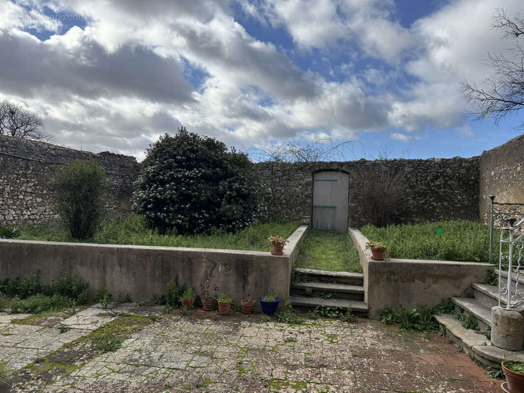 Maison à MONTPEYROUX