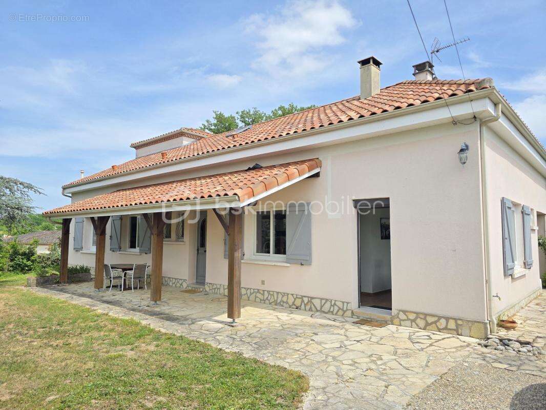 Maison à SAINTE-COLOMBE-EN-BRUILHOIS