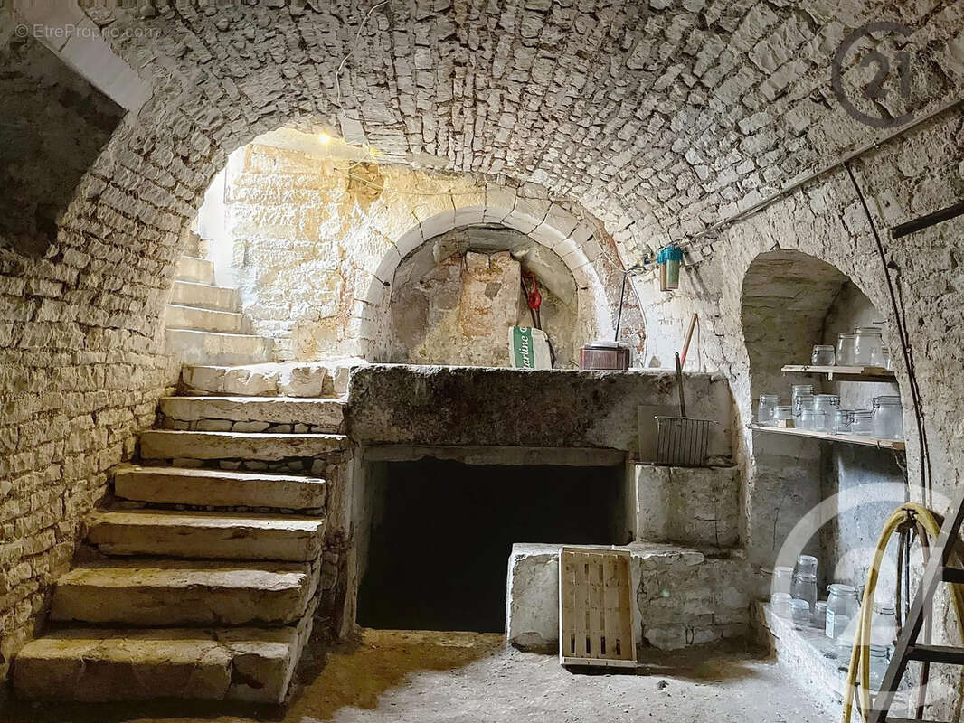 Maison à SAINT-BRIS-LE-VINEUX