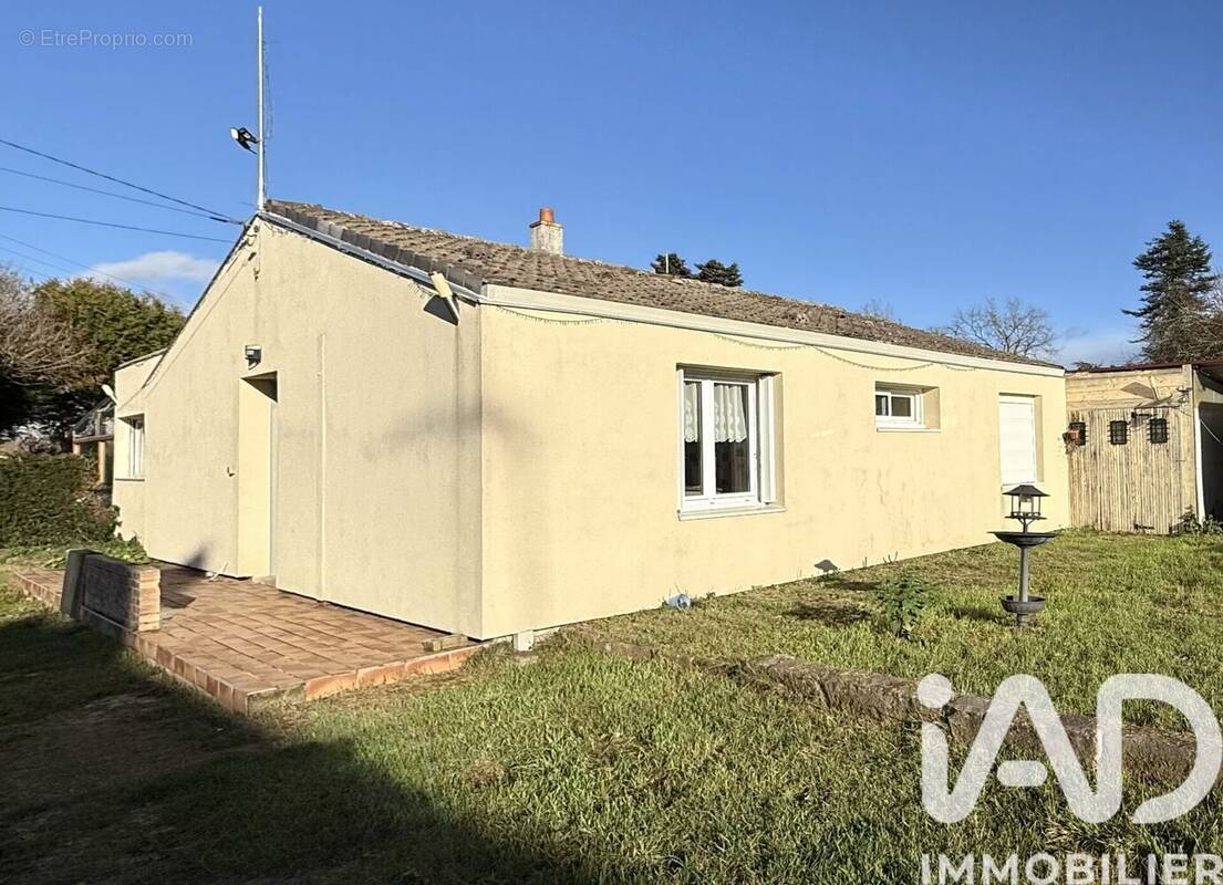 Photo 1 - Maison à D'HUISON-LONGUEVILLE