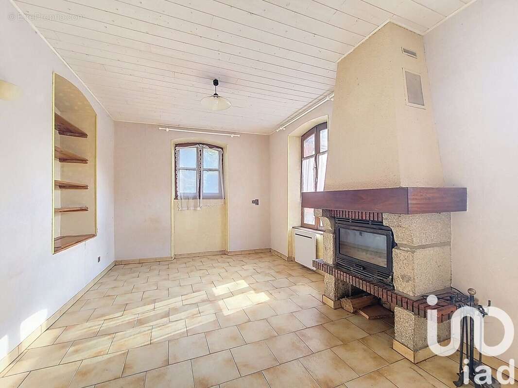 Maison 80 m² à Saint-Flour  - photo 4