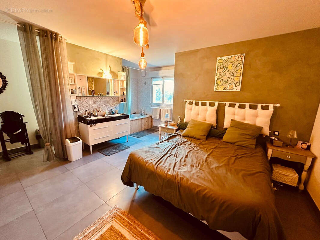 Commerce à TORREILLES