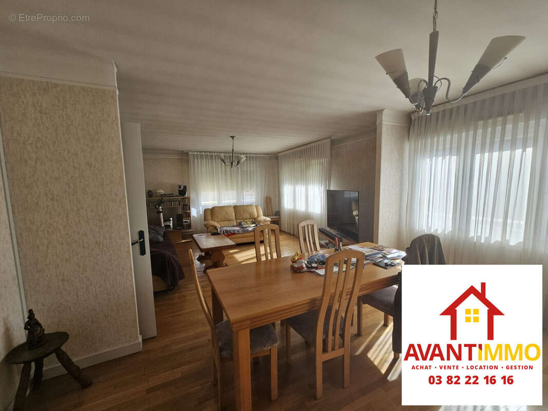APPARTEMENT DROITE PIECE DE VIE