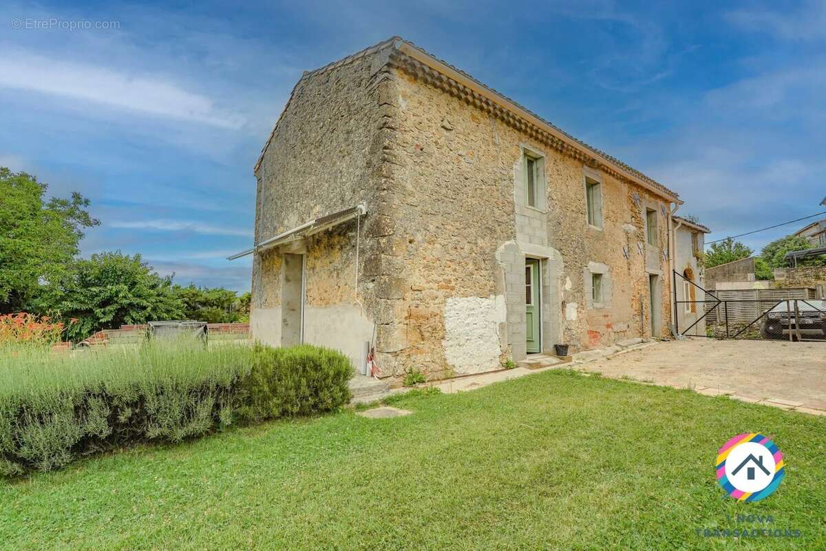 Charme, volume et vue campagne. Ancienne grange en pierre de 160m² - photo 2