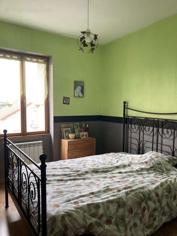 Appartement à MONTROND-LES-BAINS