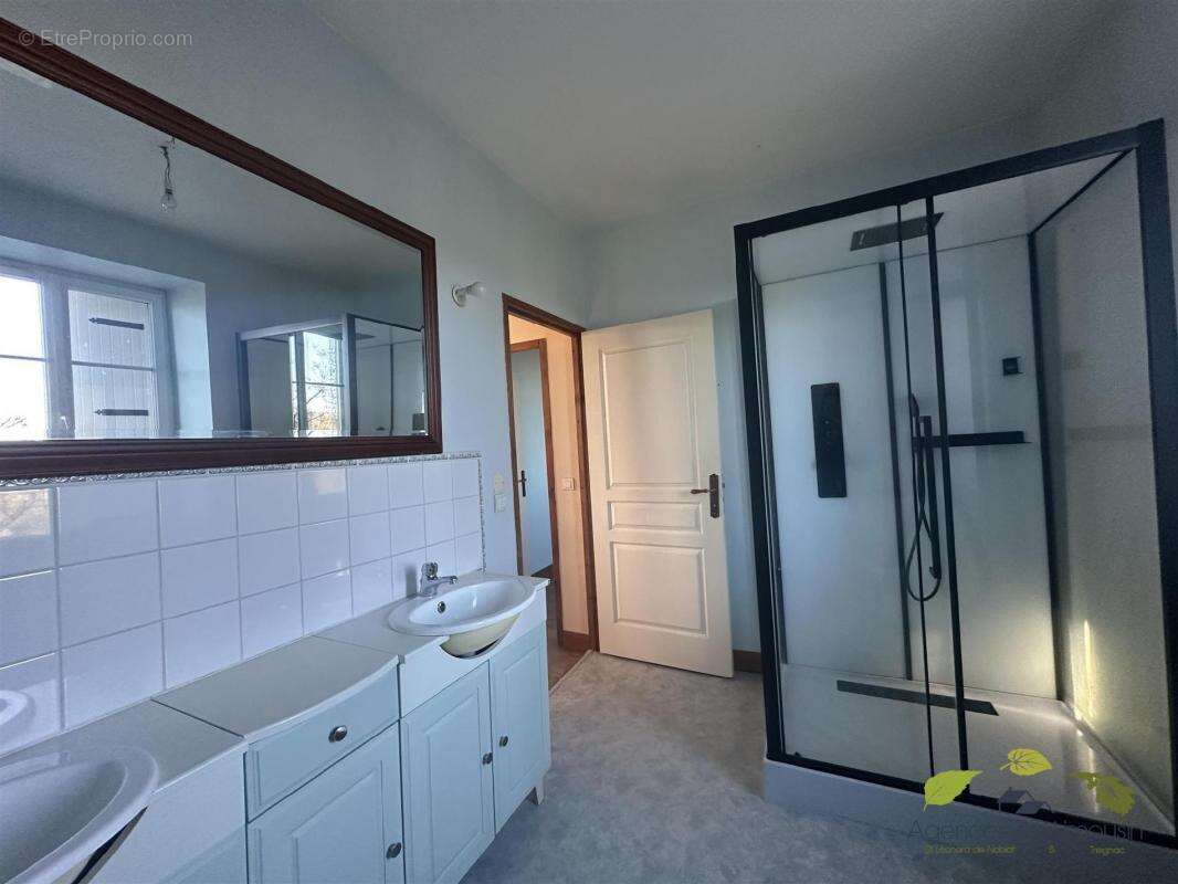 Maison à SAINT-LEONARD-DE-NOBLAT