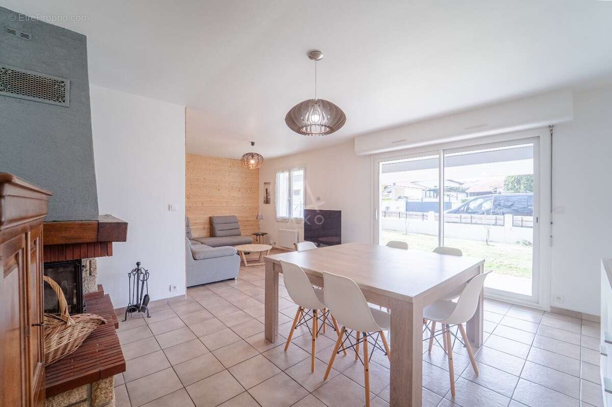 Maison à SAINT-PIERRE-DU-MONT