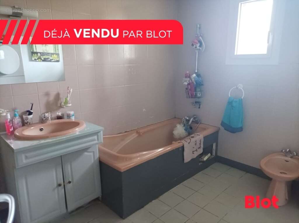 Maison à MONTREUIL-DES-LANDES