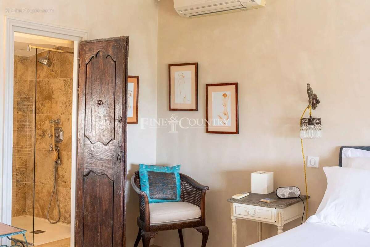 À vendre – Coeur de MOUGINS VILLAGE - Ensemble unique de deux maisons avec vue mer - photo 31