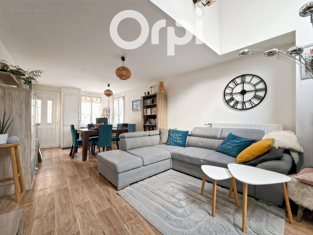 Maison à ESTREES-SAINT-DENIS